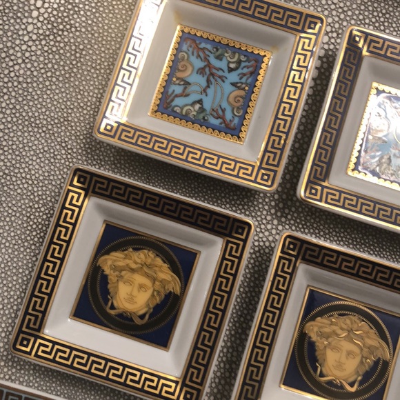 Versace Collection of 8 mini 2”x2” plates - Picture 3 of 9